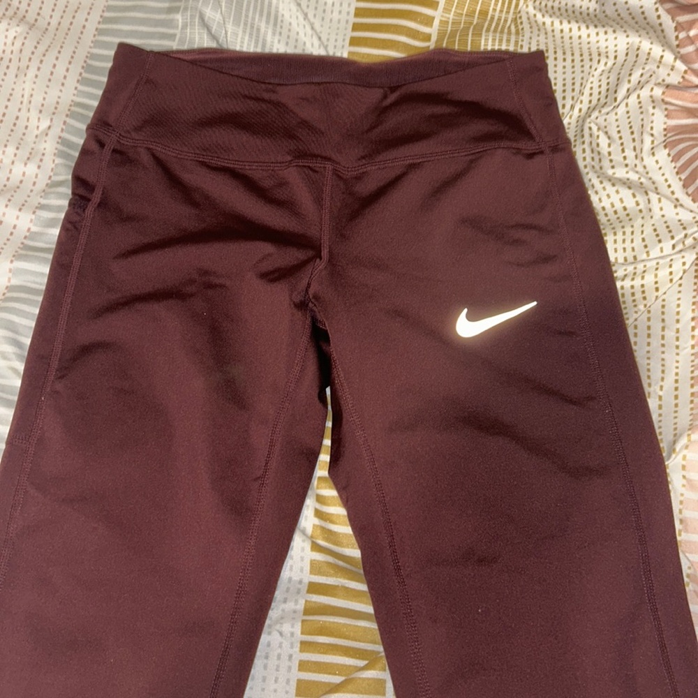 Purple women’s Nike cropped leggings